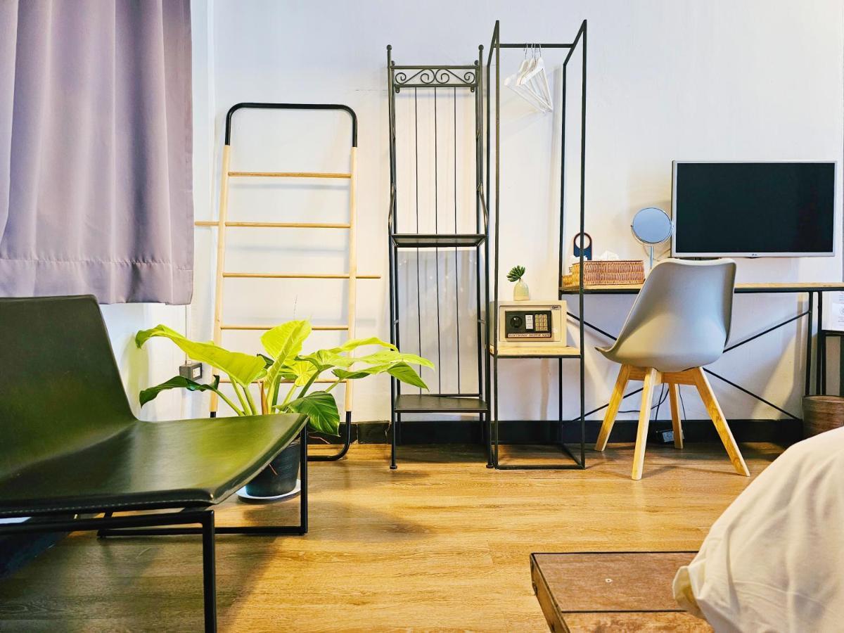 Sherloft Home & Hostel Chiang Mai Bagian luar foto
