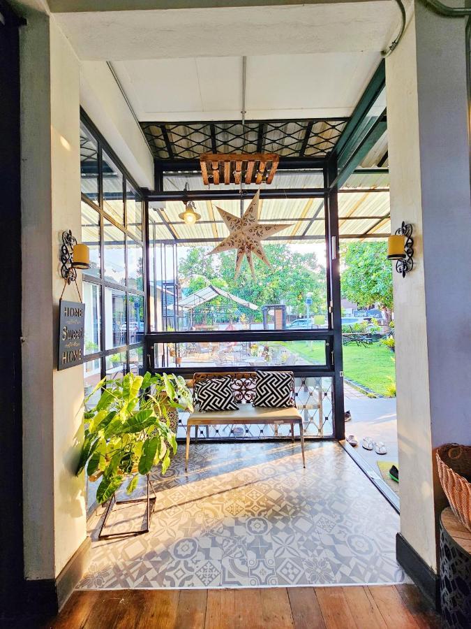 Sherloft Home & Hostel Chiang Mai Bagian luar foto