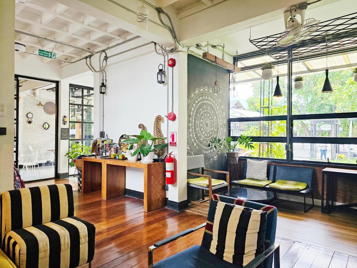Sherloft Home & Hostel Chiang Mai Bagian luar foto