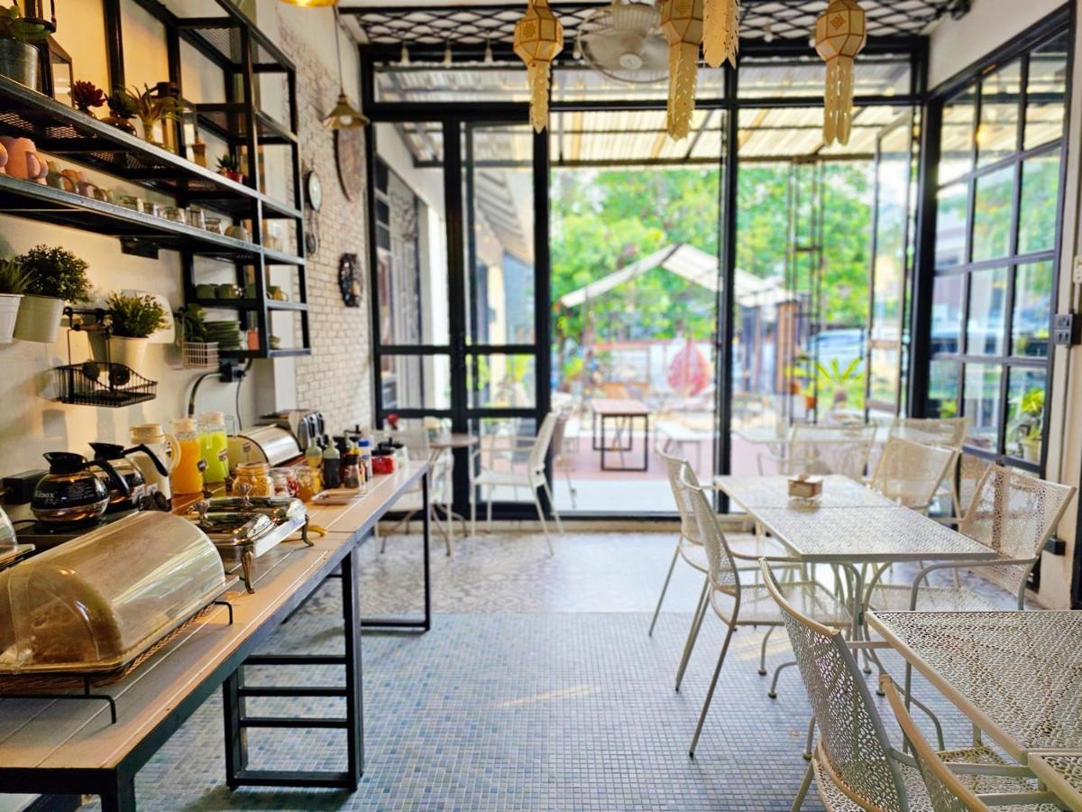 Sherloft Home & Hostel Chiang Mai Bagian luar foto