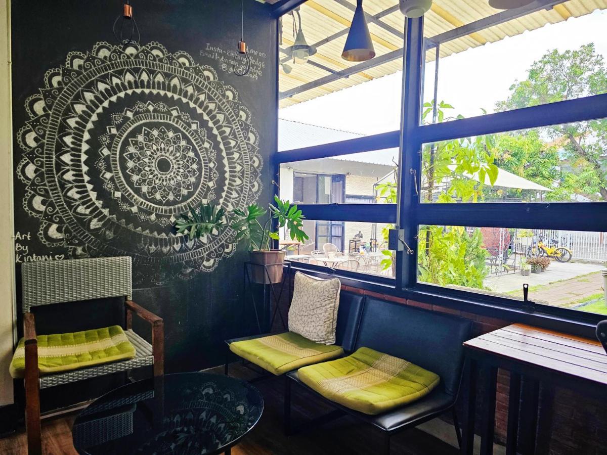 Sherloft Home & Hostel Chiang Mai Bagian luar foto