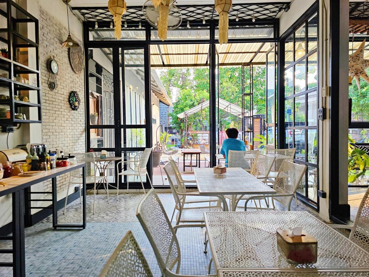 Sherloft Home & Hostel Chiang Mai Bagian luar foto