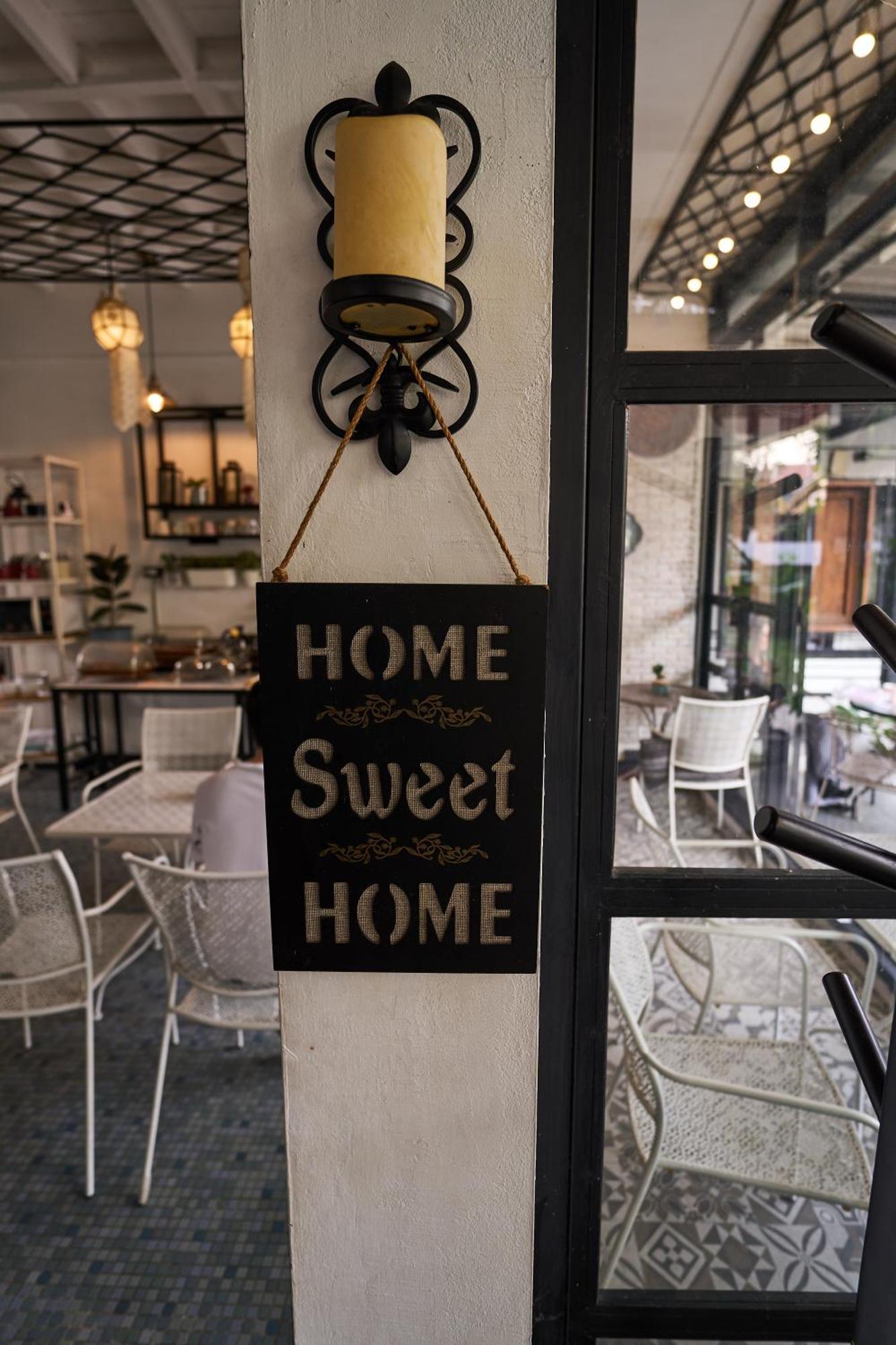 Sherloft Home & Hostel Chiang Mai Bagian luar foto