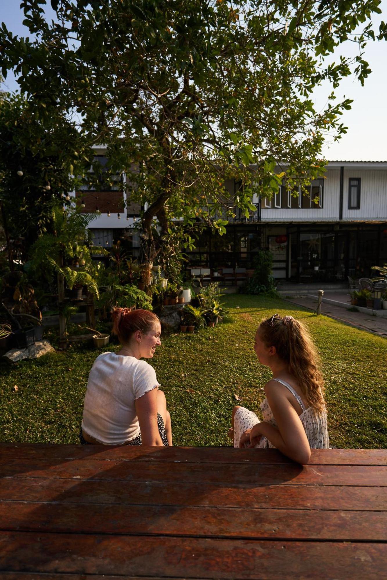 Sherloft Home & Hostel Chiang Mai Bagian luar foto