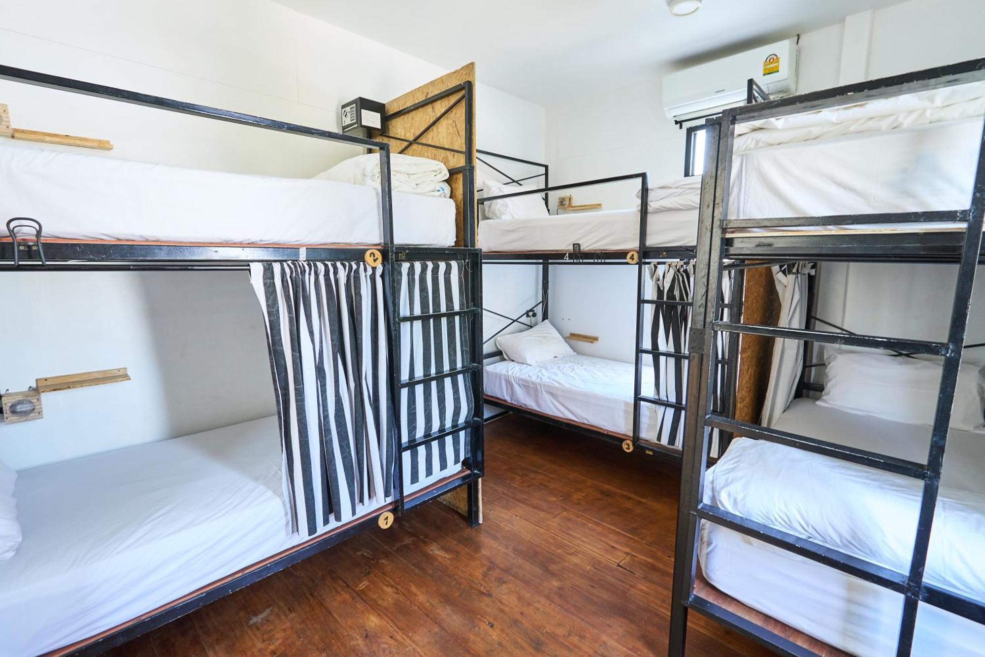 Sherloft Home & Hostel Chiang Mai Bagian luar foto