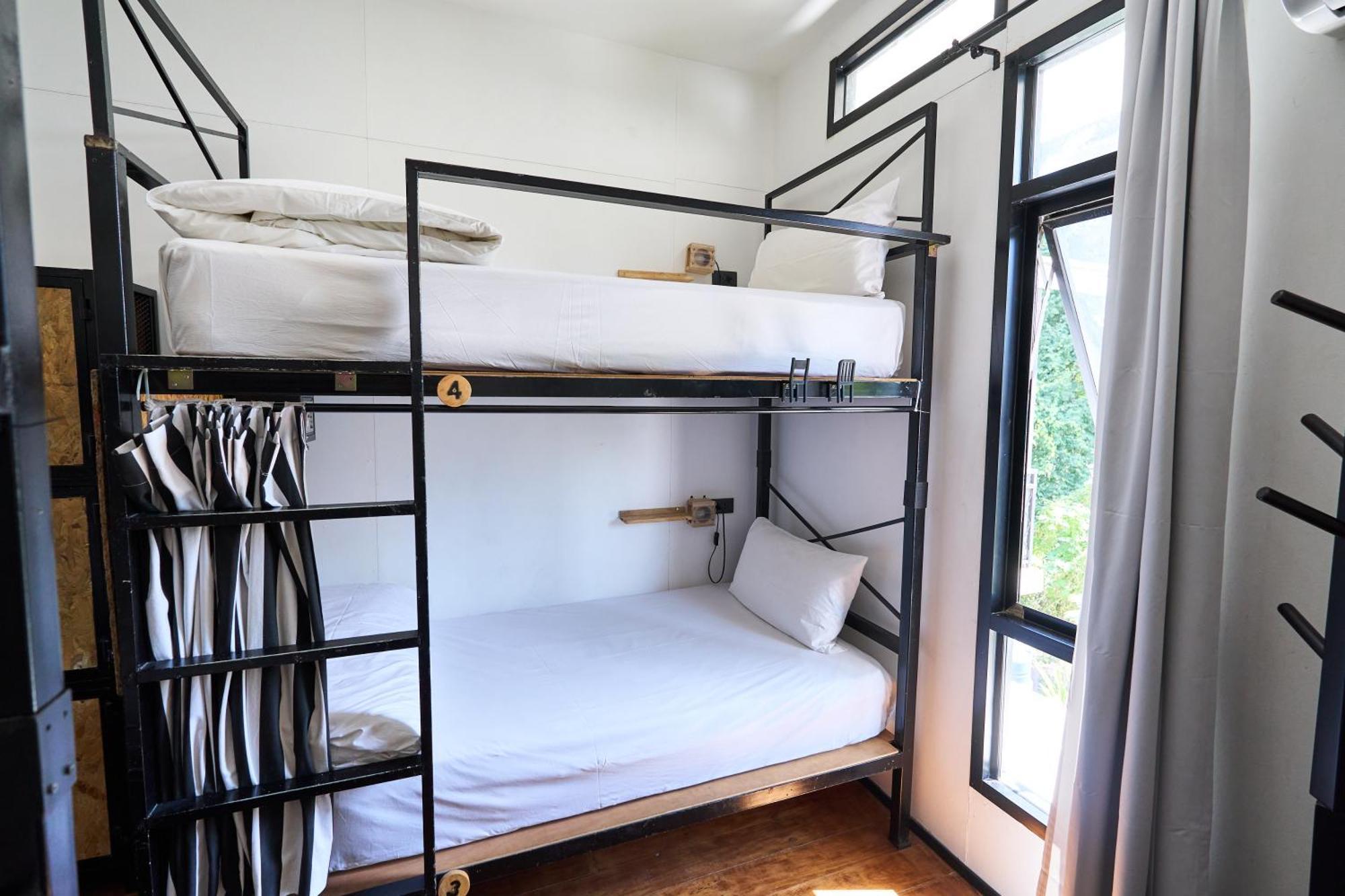 Sherloft Home & Hostel Chiang Mai Bagian luar foto