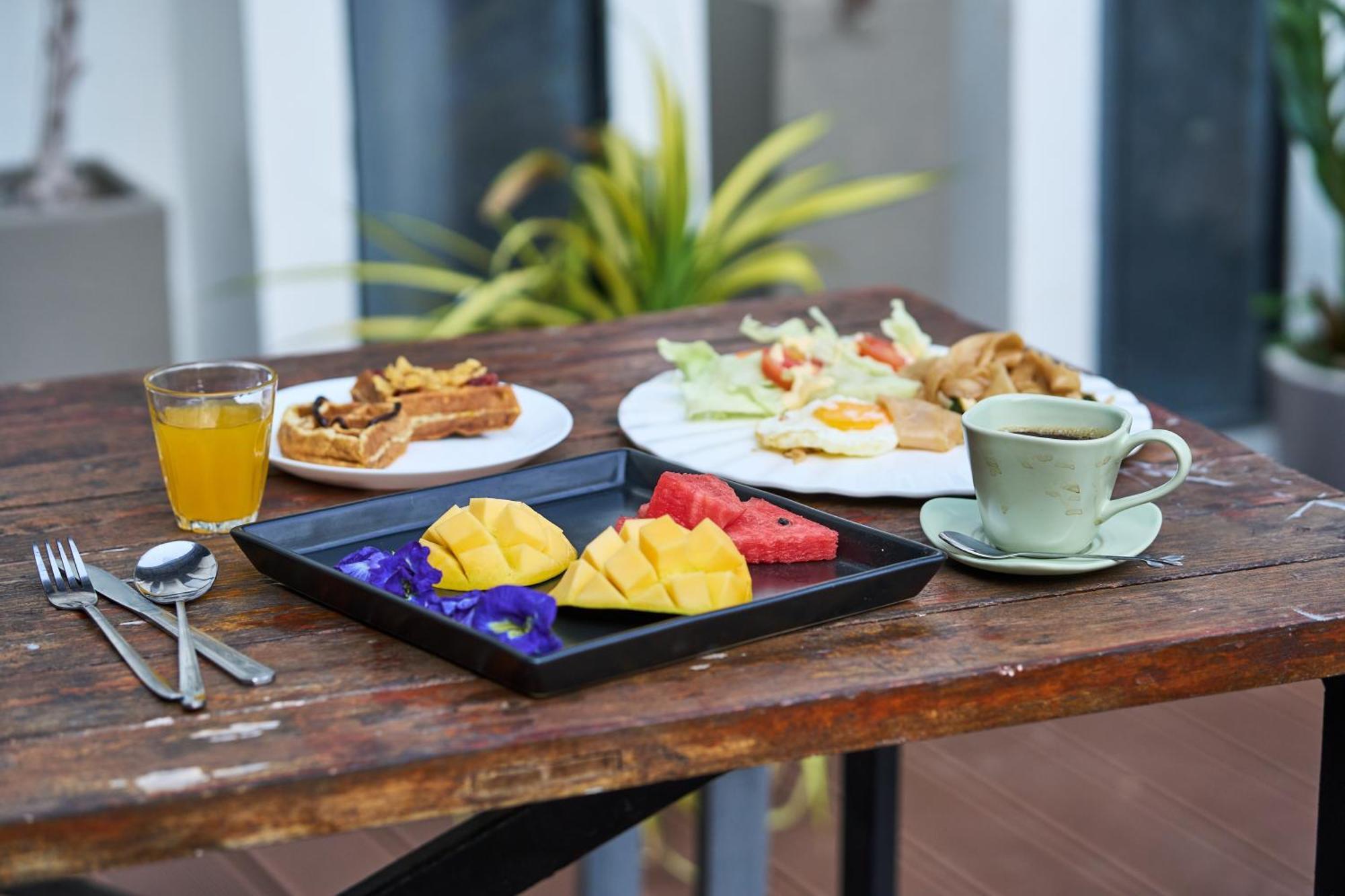 Sherloft Home & Hostel Chiang Mai Bagian luar foto