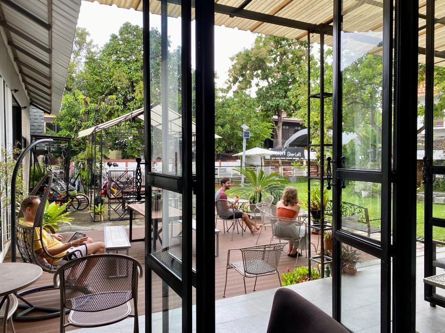 Sherloft Home & Hostel Chiang Mai Bagian luar foto