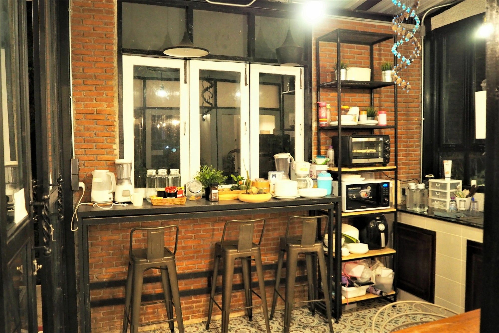 Sherloft Home & Hostel Chiang Mai Bagian luar foto