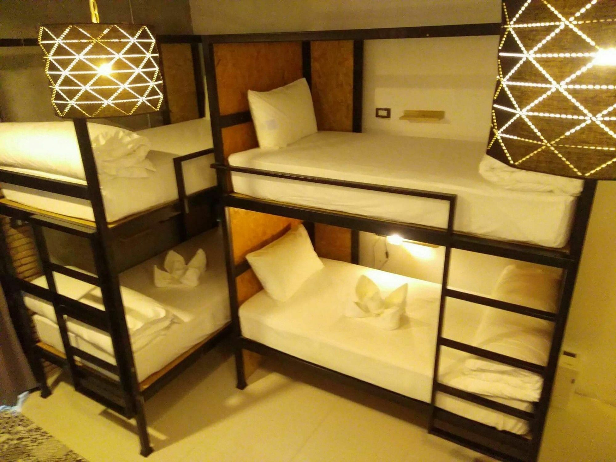 Sherloft Home & Hostel Chiang Mai Bagian luar foto