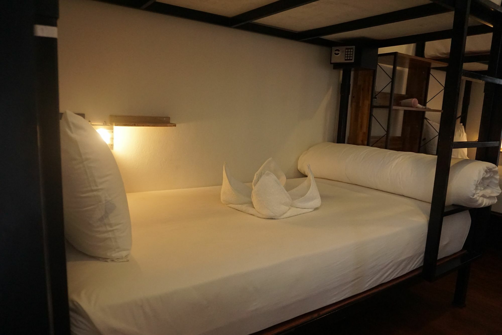 Sherloft Home & Hostel Chiang Mai Bagian luar foto