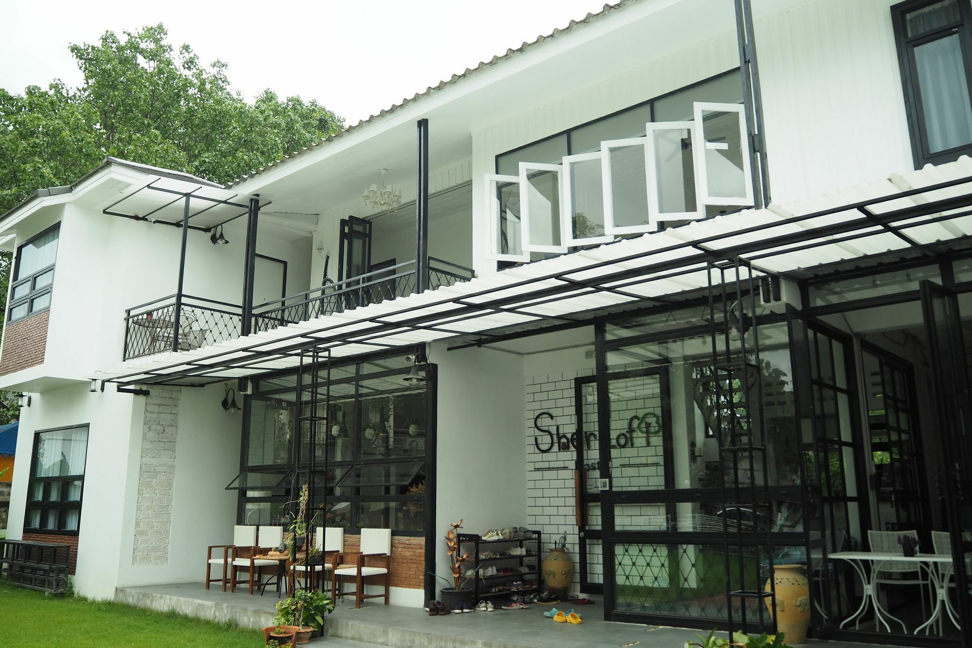 Sherloft Home & Hostel Chiang Mai Bagian luar foto